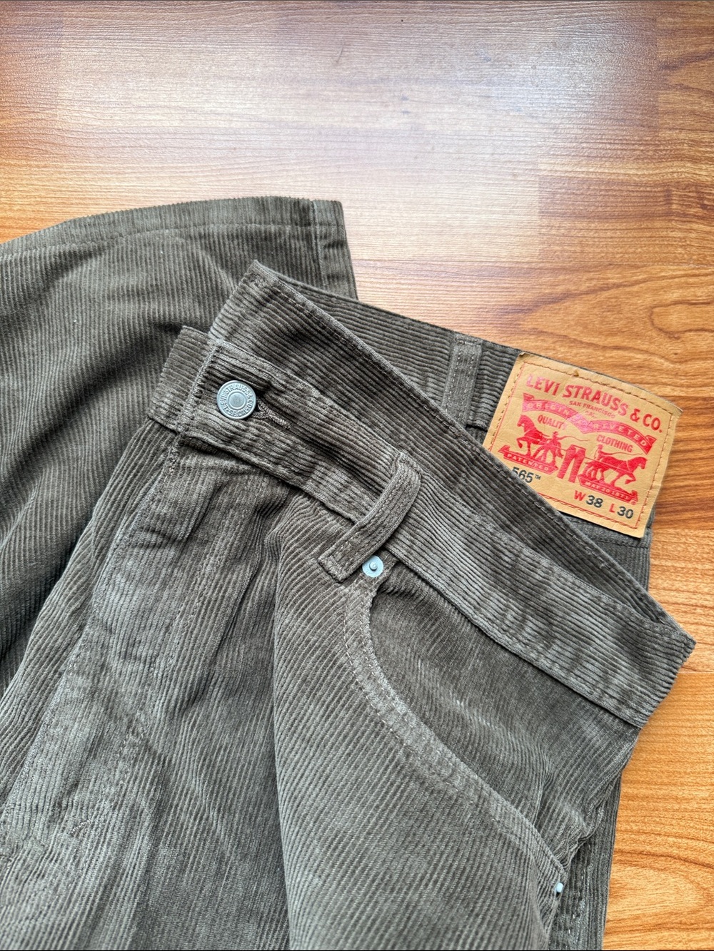 Levi's 565 Men's Olive Brown Corduroy Straight Leg Pants 38 x 30
